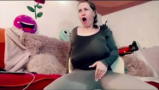 Norveç kabarık meme uçları fışkırtma vixxen