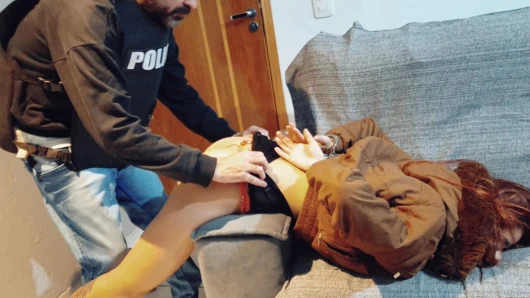 Ahlaksız polis seks karşılığında özgürlük sunuyor!