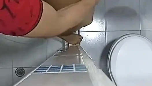 Tuvalette ateşli eylem