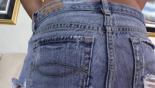 Asyalı sürtük ıslak sıkı amını büyük bir büyük zenci yarağı ve yüze boşalma ile dolduruyor