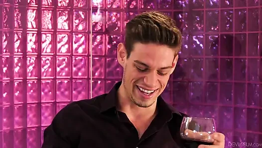 Devils filmi - seksi evli kadın kocasının sikilmesini görmek için çok heyecanlı