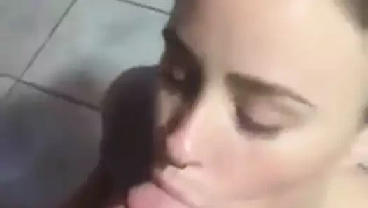 Kız derin boğaz ve berbat büyük horoz