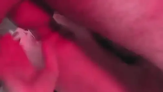 Banyoda baştan çıkarıcı esmer: tutkulu oral zevk