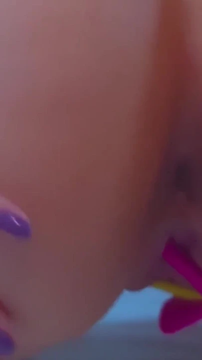 "Büyüleyici kalçalar: Brezilyalı dize dik latin altını tutuyor" dan heyecan verici an