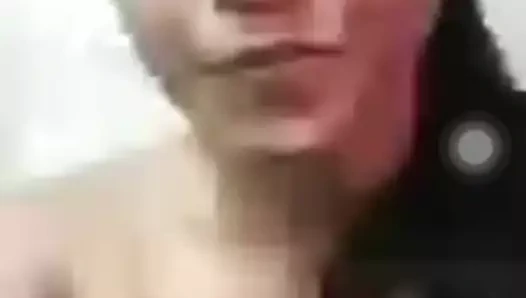 anty gösteren göğüsler