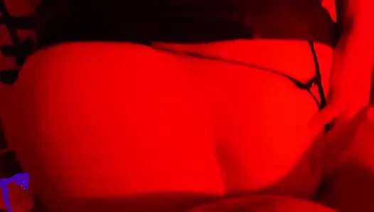 Tombul olgun latin orta yaşlı seksi kadın, yatak köpüklü ve domaltmalı görünür, oral seks gerçek ev yapımı