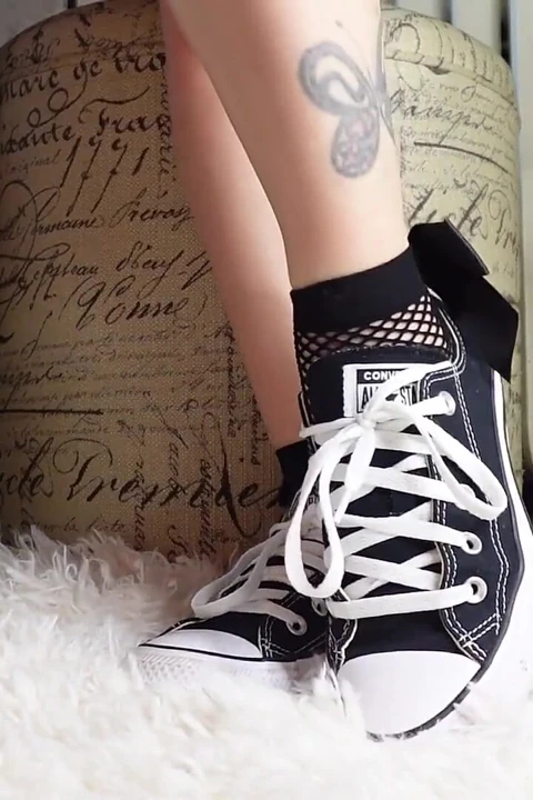Converse & Fishnets