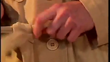 Kirli sarışın kıçından bir horoz almak için her şeyi yapar