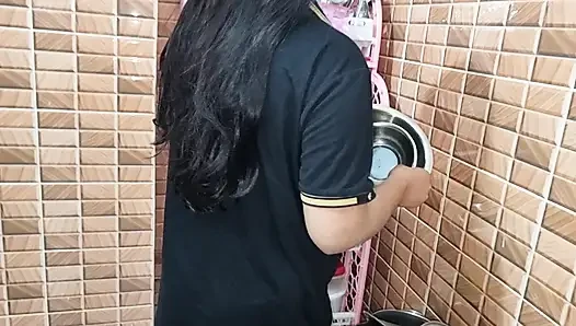 Karımı siktim, bugün t-shart'ımı bağlatıyor. Bangladeşli sesli yeni video