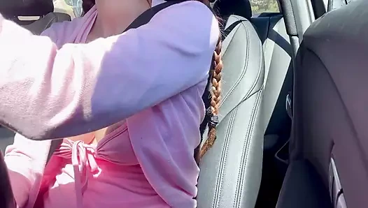 Azgın büyük memeli orta yaşlı seksi kadın Artemisia sulu göğüslerini ve meme uçlarını teşhir ediyor