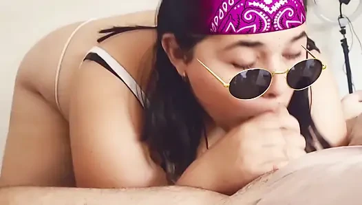 Esmer kadın büyük yarak emiyor