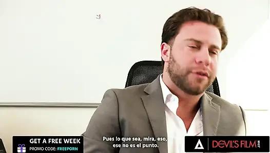 Devils filmi - ofis bebeği Jesse Pony güzel götünü tesisata sokuyor ve yüzü patronu tarafından dölle kaplanıyor