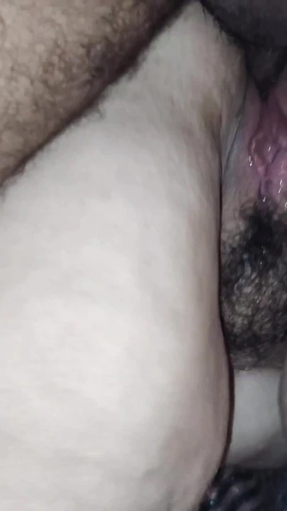 Ключевой момент из "Любопытная богиня - трахаю большую задницу волосатой киски горячей милфы"