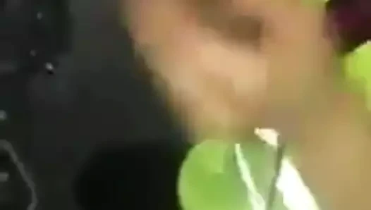 Puta mamando verga en el trabajo