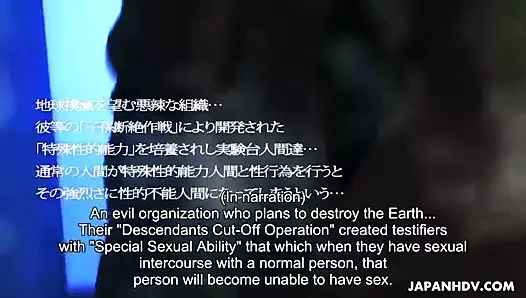 Parmak kahrolası ona ıslak am ve o kapatır onu gözleri