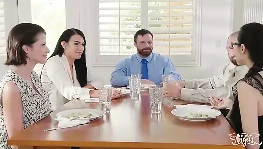 Trans angels- aspen brooks Çavuş Miles'ı mastürbasyon yaparken yakalıyor ve bu sakallı adamla biraz eğlenmeye karar verdi!