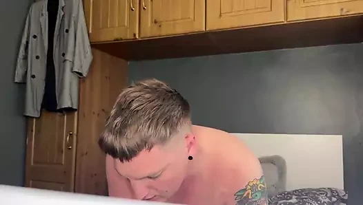 Gavat koca aldatan karısının amını sikiyor ve dölleniyor