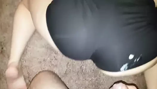 Sıcak köpek ile bir dik bayan