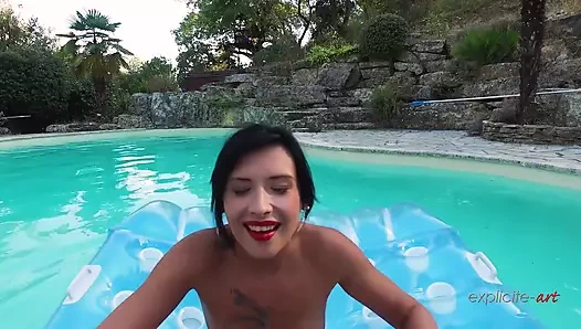 Fransız esmer yüzme havuzunda 31 talimatı