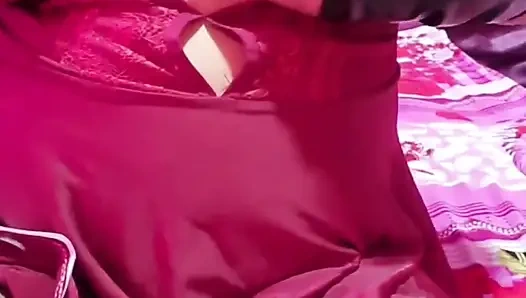 Tombul nepalli ev hanımı erkek arkadaşı tarafından sikiliyor