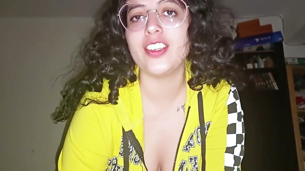 Dışarısı soğutuyor ve babyluna939 bu yeni bakış açısında Eddie Queens'in yarağını emerek seni ısıtmak için burada, her kadını yutuyor