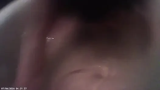 Güzel bir kızdan banyoda oral seks