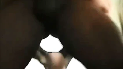 Sıcak milf gets becerdin tarafından siyah damızlık