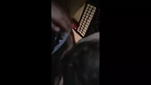 Kapalı gözleri emmek