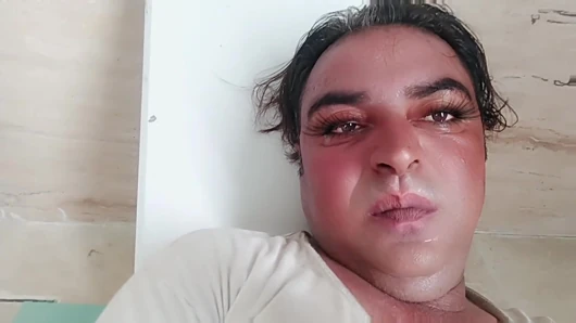 Imran Pakistanlı evde tek başına