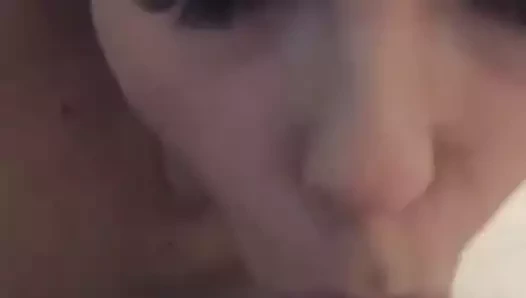 Şımarık kısa saç sarışın yalıyor the çük