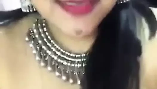 Desi kız var güzel göğüsler