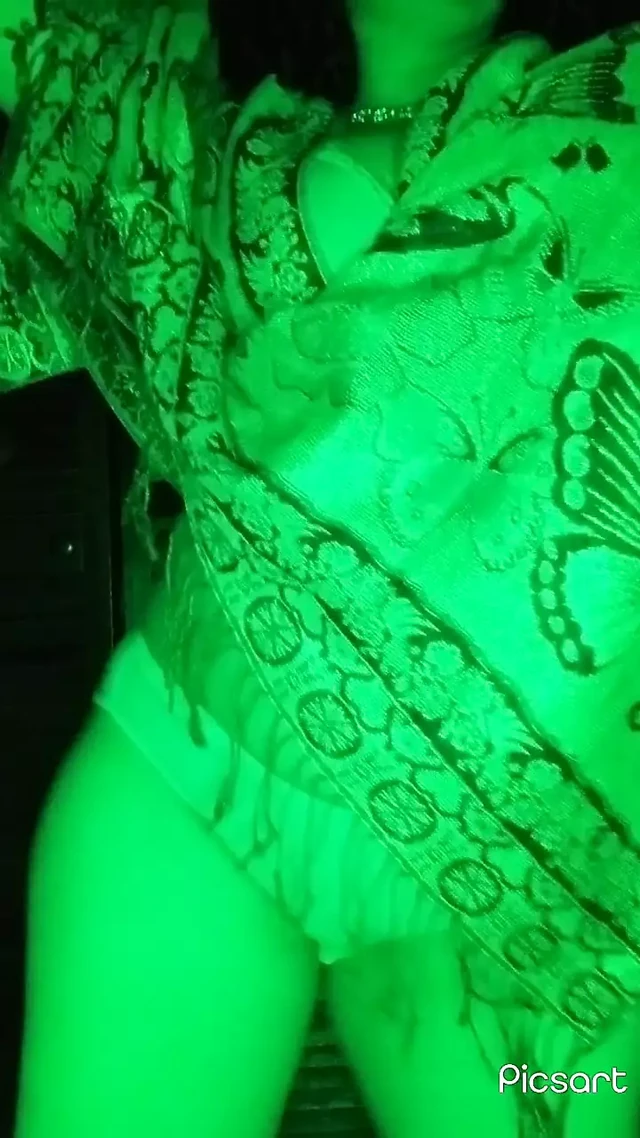 Büyüleyici striptizci