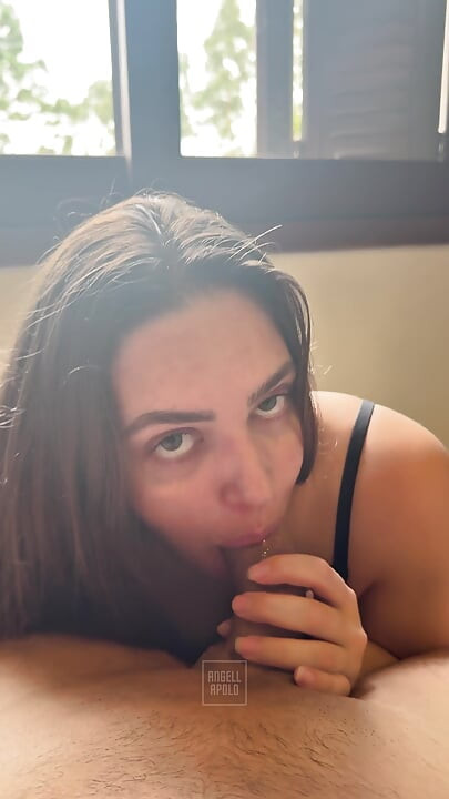 Kıçı arkadaşım penisime sıcak ve salya alayan bir oral seks yapıyor