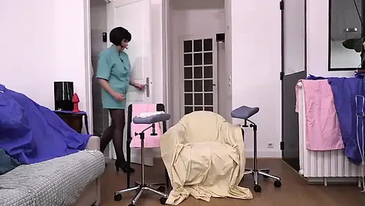 Genç erkek avcısı üvey oğlunu gerçek seks için başlatıyor 6927