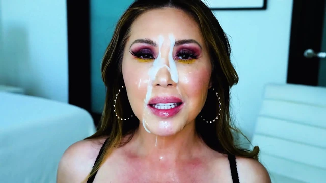 Kianna Dior Leopar'ın yüzüne büyük boşalma