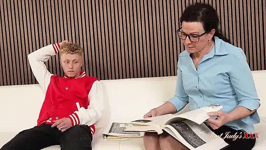 Auntjudysxxx - uzun boylu olgun öğretmen Beth Mckenna sporcu öğrencisini sikiyor