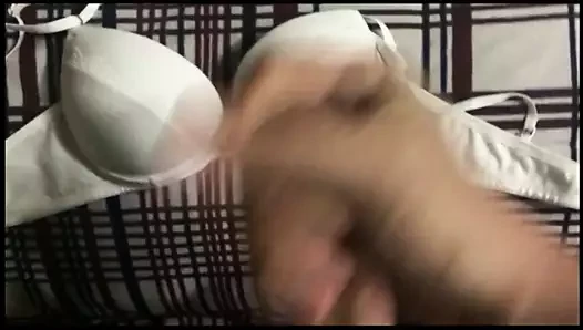 Çalınan sutyen döl kullanıyor 1