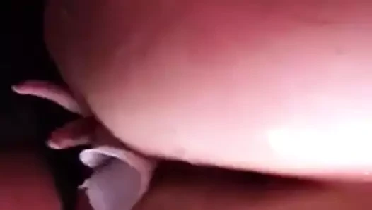 Orta yaşlı seksi kadın sert sikişiyor ve boşalıyor