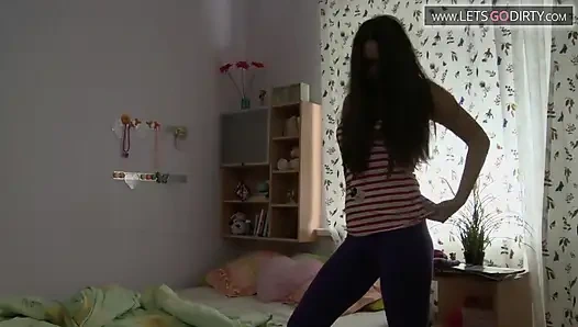Ateşli kız sert bindikten sonra yarak dölünü emiyor