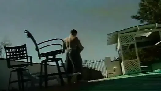 Harika esmer hatun havuz başında yarağa biniyor