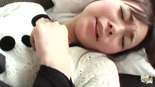 Seks oyuncaklarının kullanımından fışkırtmak Kosaka'nın penetrasyon fikrine kapı açıyor