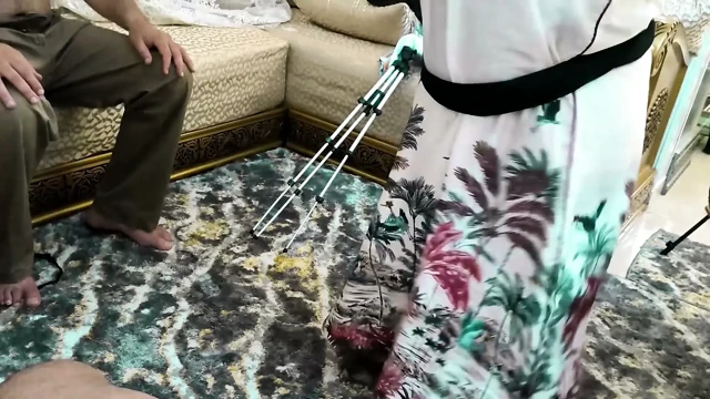 Arap evli kadın dans ediyor gavat koca karısının büyük götlü anal seksini izliyor