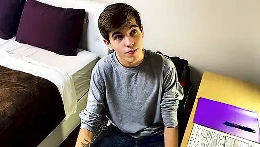 Levi Rhodes babasının sikini şampiyon gibi alıyor