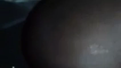 Ateşli amcık büyük zenci yarağına biniyor