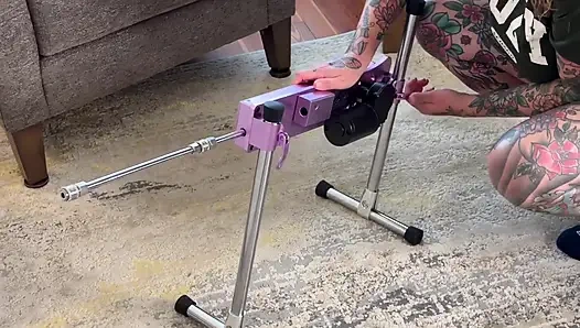 Seks makinem tarafından sikilmemi ve gerçek bir orgazm olmamı izle!