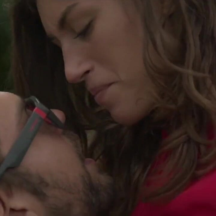 Çalıların arasında Juan Lucho ve Julia Roca