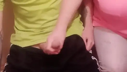 Bir kadın yarağımı sıvazlıyor yakın çekim