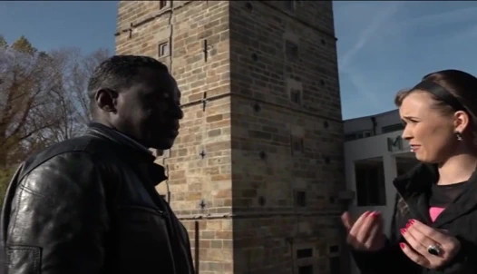 Ally style kocasının eşcinsel olduğunu biliyordu, bu yüzden büyük bir siyah horoz istedi