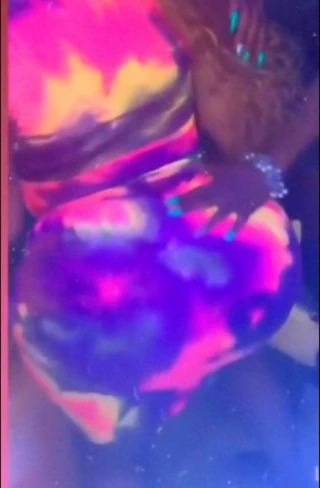 Olgun milf ile büyük şişman tombul popo