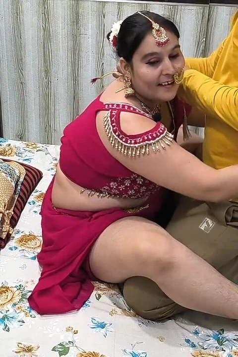 Karva Chauth'da ayı görmeden önce sikişme eğlencesi